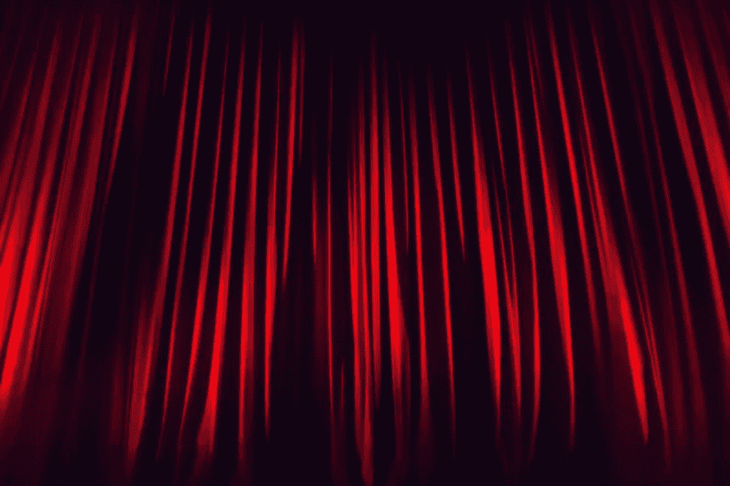 ווילון אדום על הבמה